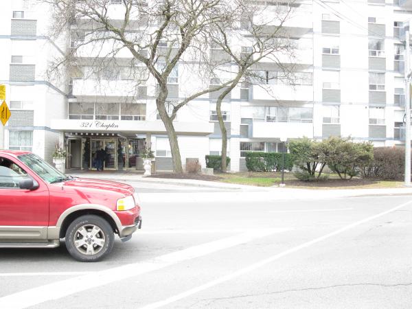 Intersection of Chaplin and Eglinton, 2013 04 09 -ah