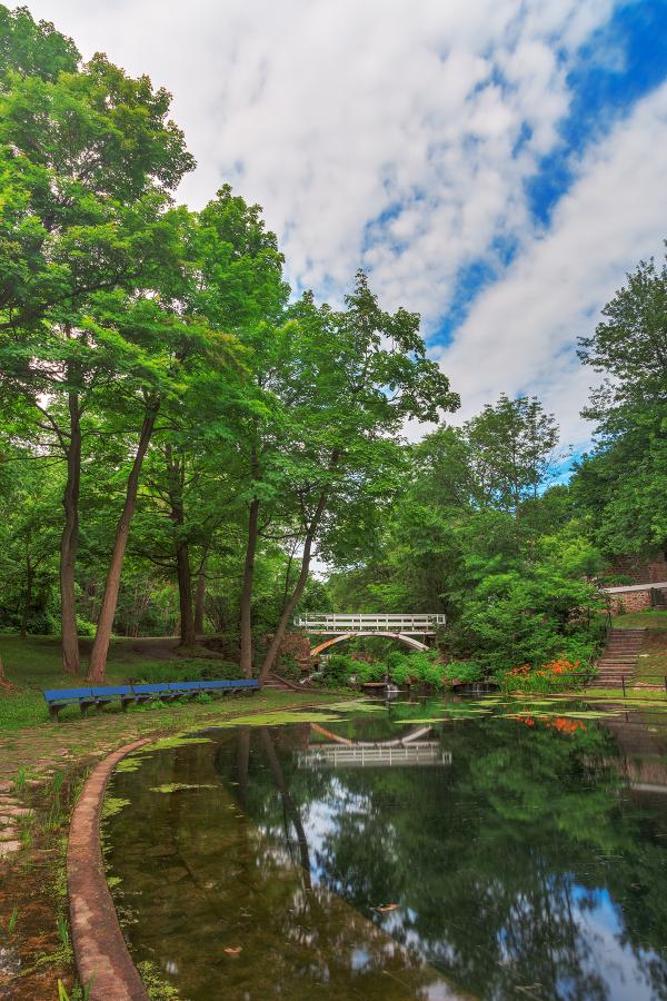 Jean-Drapeau Arch Pond - HDR