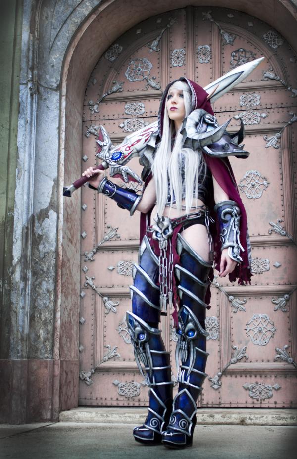 Knight cosplayer