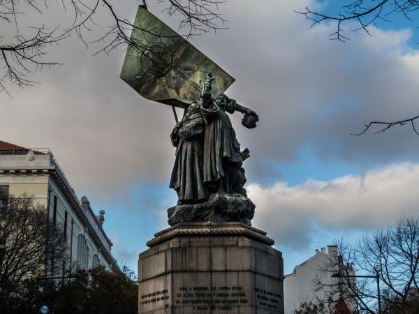 Lisbon architecture - statue