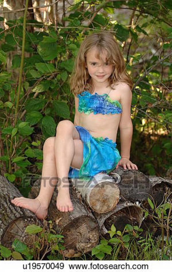 Little girls  hot legs 