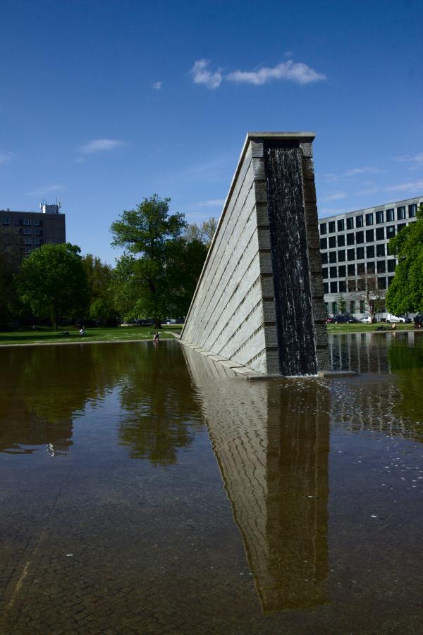 Mauerbrunnen and Reflection, Invalidenpark