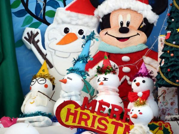 Mickey Mouse Disney Christmas Scene