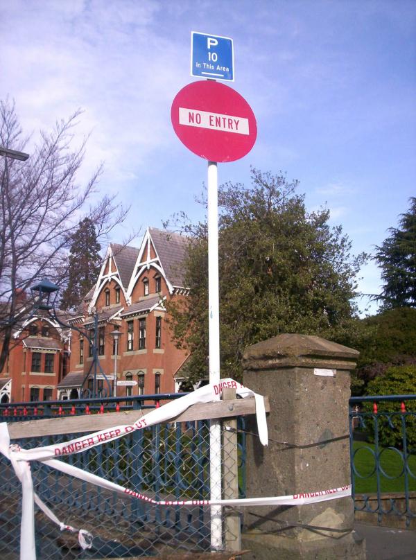 NO ENTRY