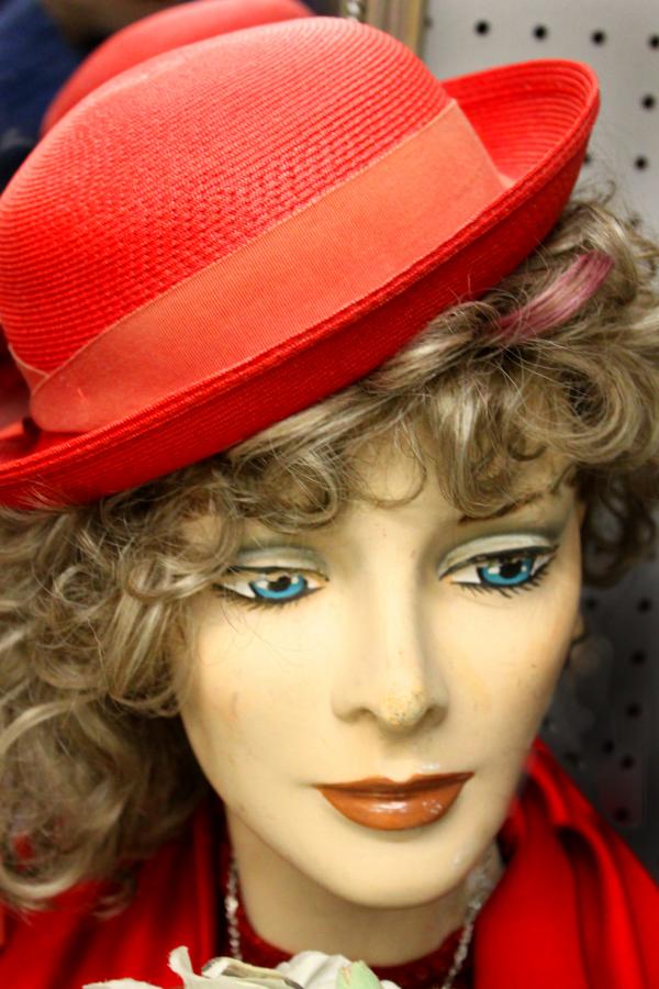 Old red hat on manneqiun