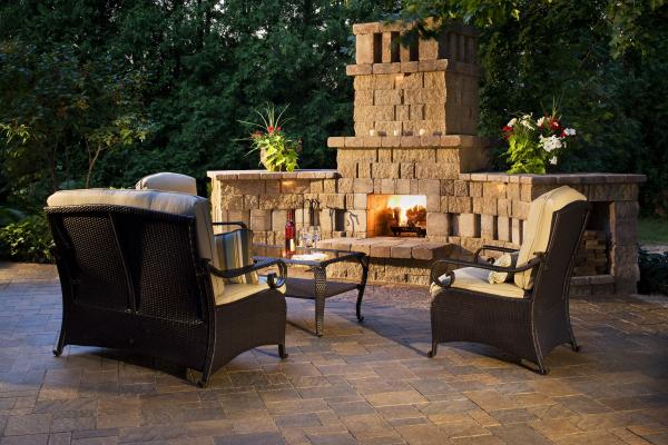 Outdoor fireplace