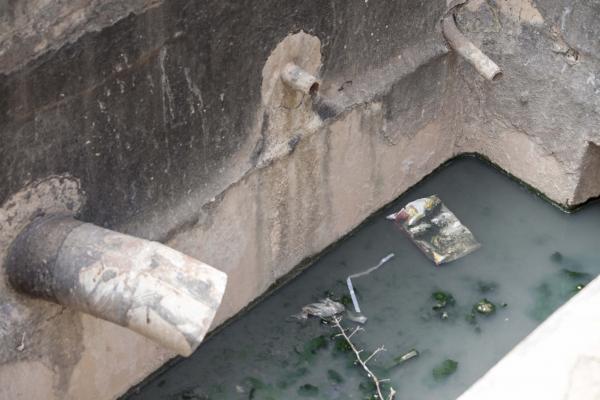 Outlet to dirty water collection