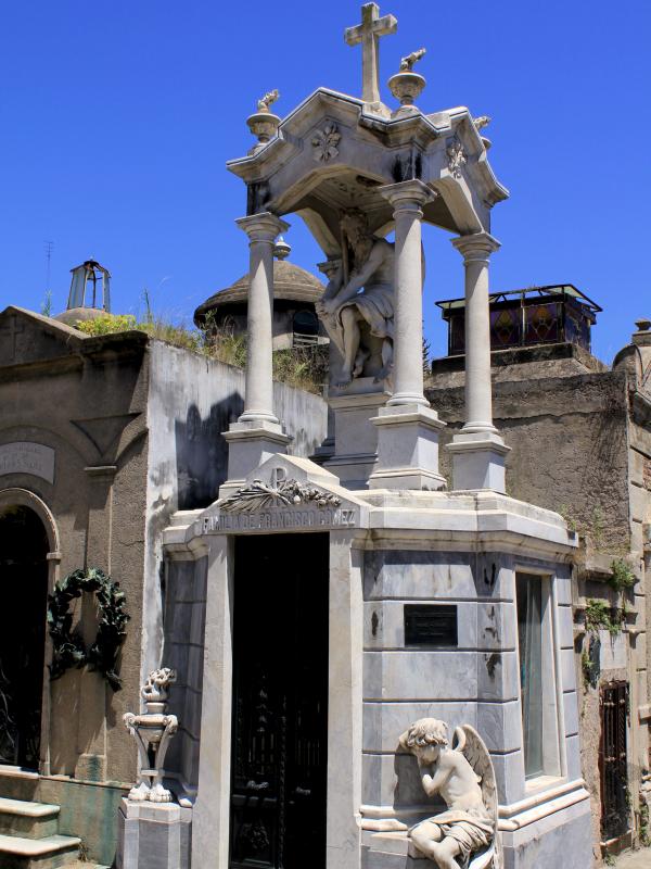 Pablo Riccheri Statue