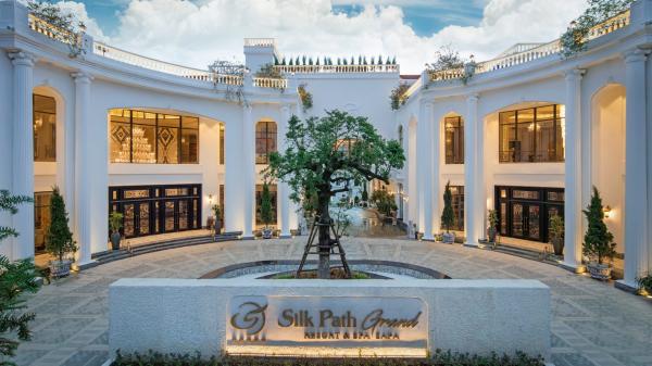 Path to Hotel