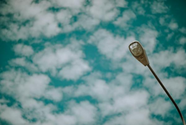 Photo Street Light Under Cloudy Skies
