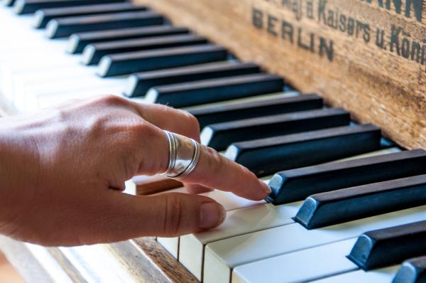 Piano player