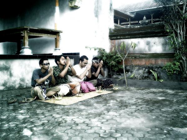 pray