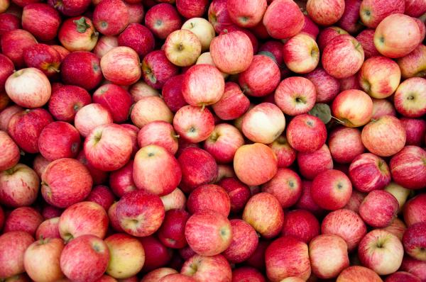 Red apples