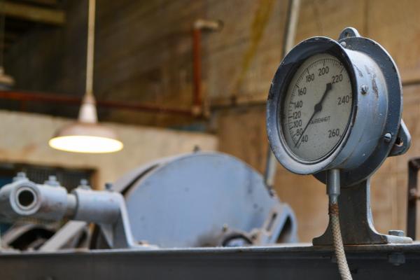 Retro mechanism for pressure measurement