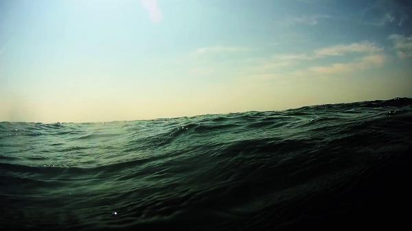 Rocking sea waves