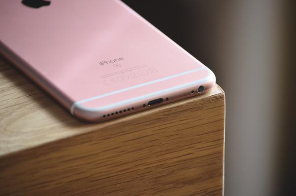 Rose Gold Iphone 6s Brown Wooden Surface
