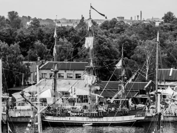 Sailing ship