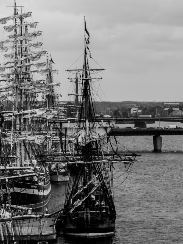 Sailing ships masts
