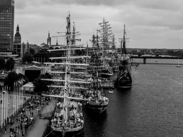 Sailing ships masts