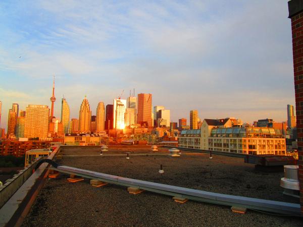 Scanning Toronto skyline, at dawn, 2017 06 12 A -ab