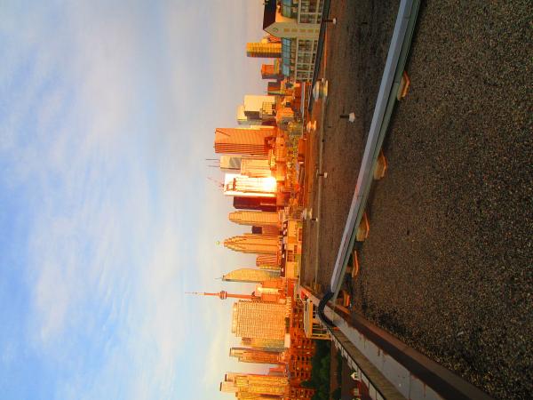 Scanning Toronto skyline, at dawn, 2017 06 12 B -ai