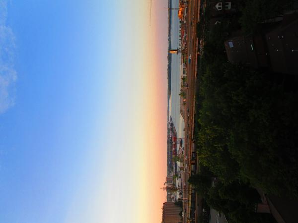 Scanning Toronto skyline, at dawn, 2017 06 12 C -ak