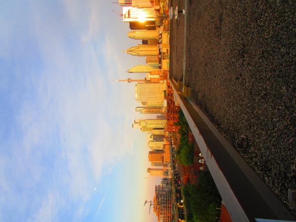 Scanning Toronto skyline, at dawn, 2017 06 12 E -ae