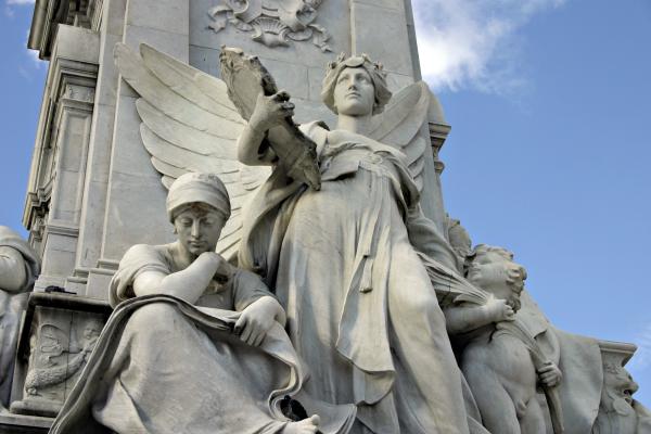 Sculptures outside of Buckingham Palace
