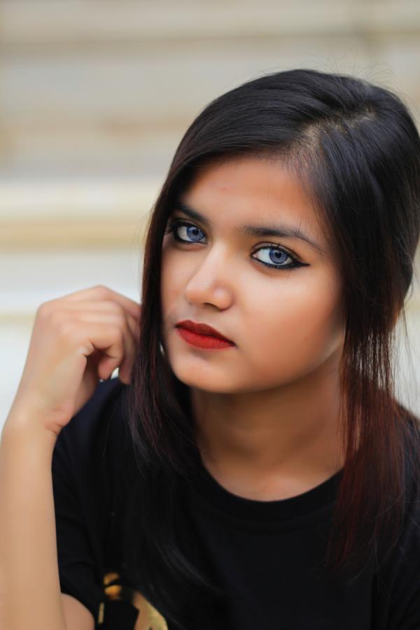 Shallow Focus Photography of Woman in Black Crew Neck Shirt