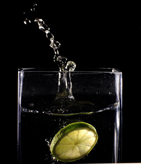Splashing lemon