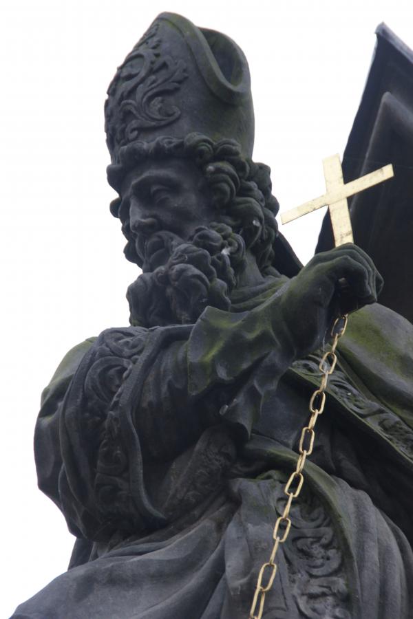 statue
