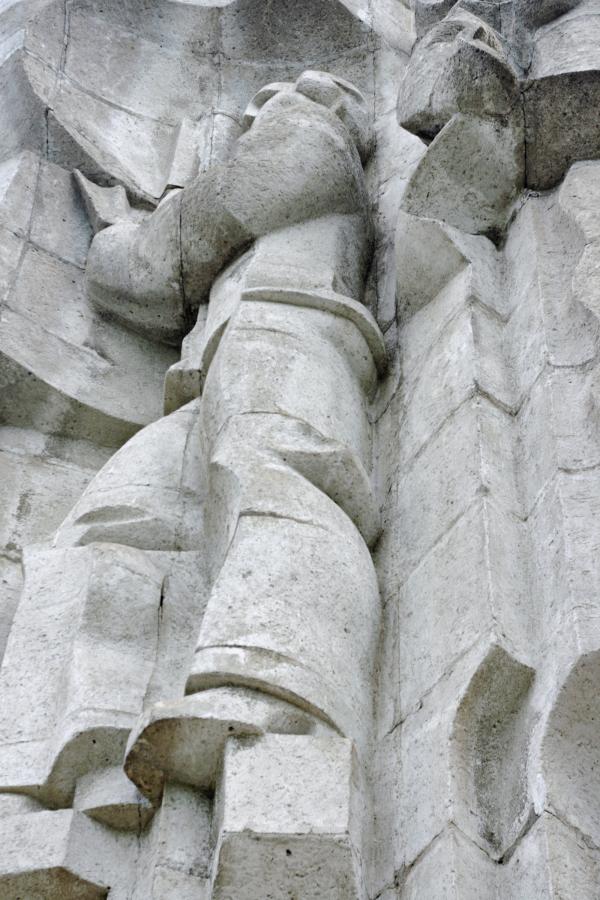 statue