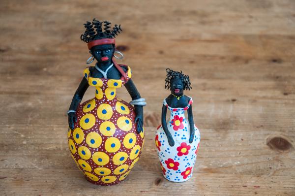 Statues of african women