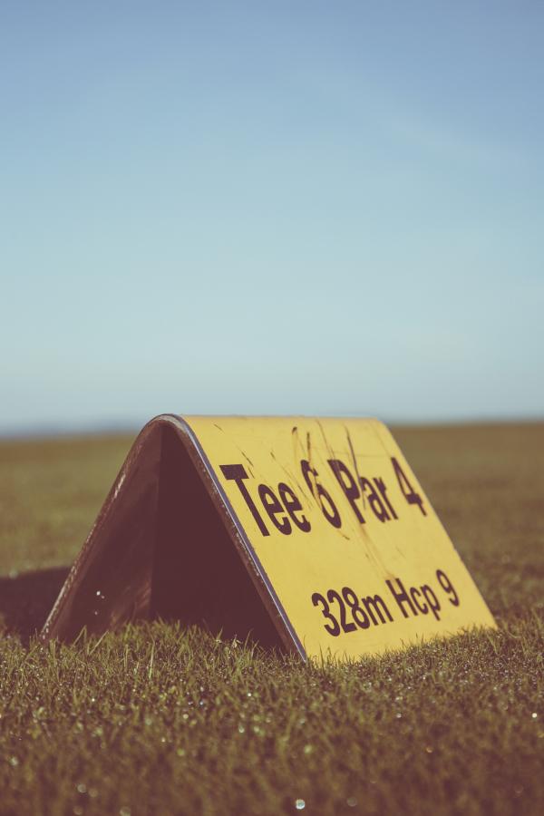 Tee 6 Par 4 328m Hcp 9