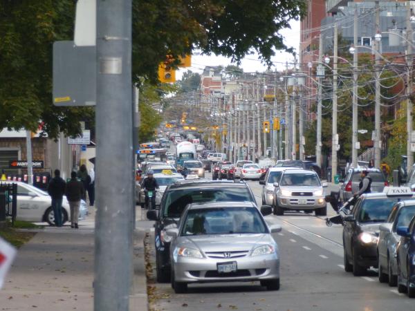 Telephoto of bus on Parliament, 2013 10 23 -g