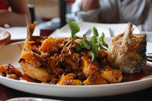 Thai Fried fish with mango
