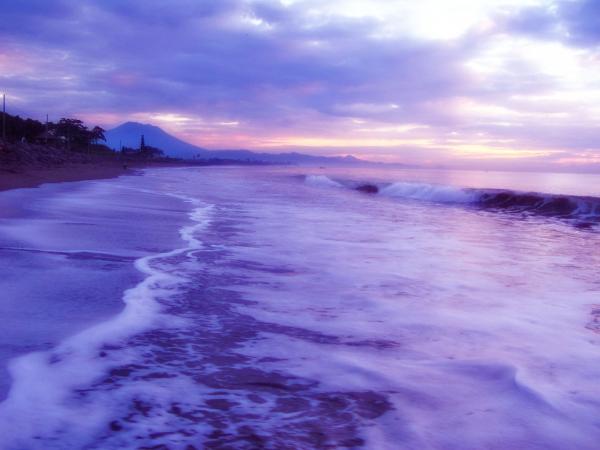 The atmosphere of coastal dunes