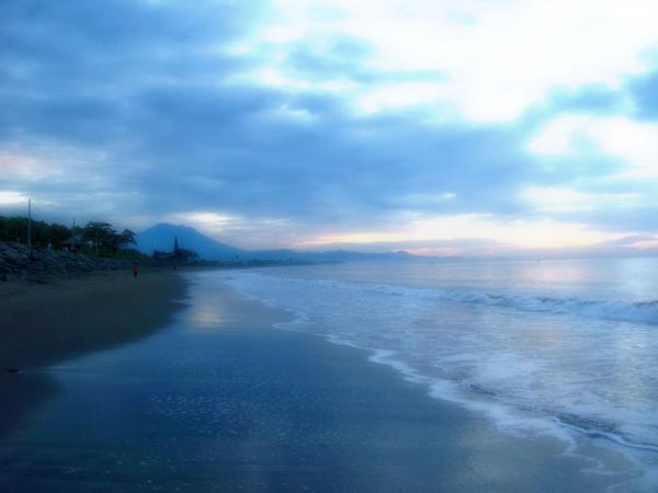 The atmosphere of coastal dunes