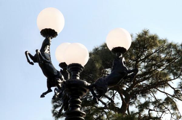 Three Horses Lamp Post
