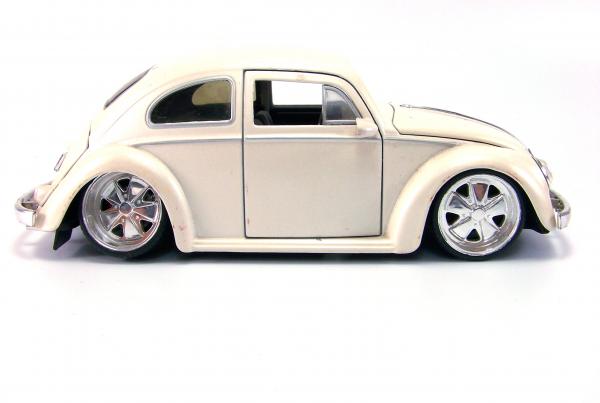 Toy car