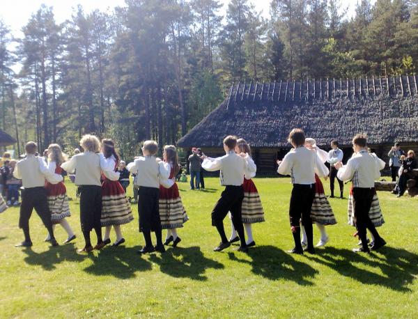 Traditional Dance, Tallin