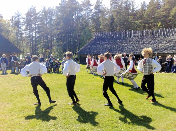 Traditional Dance, Tallin