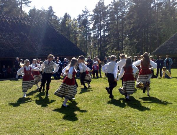 Traditional Dance, Tallin