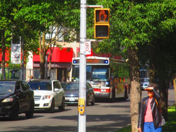 TTC bus, The Esplanade, 2016 06 09 -f
