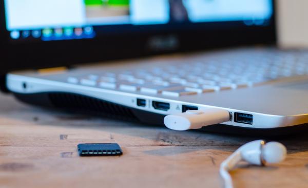 Turned on Laptop With Flash Drive Plug in