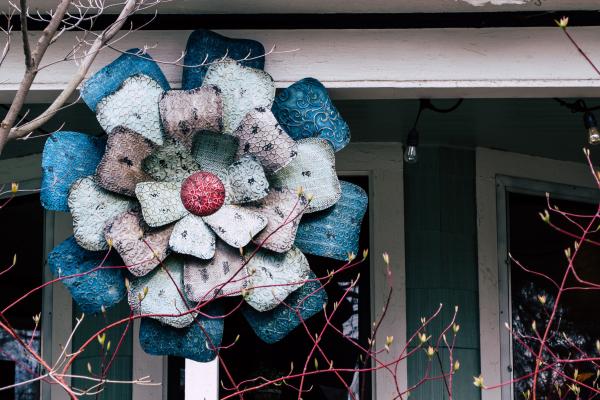 Unusual decor in the form of a flower outside the house