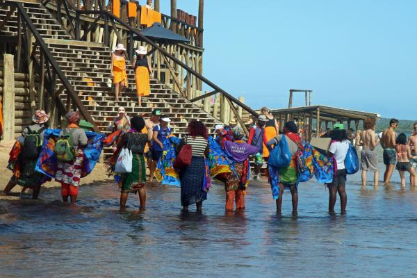 Vendors waiting for tourists on the beach