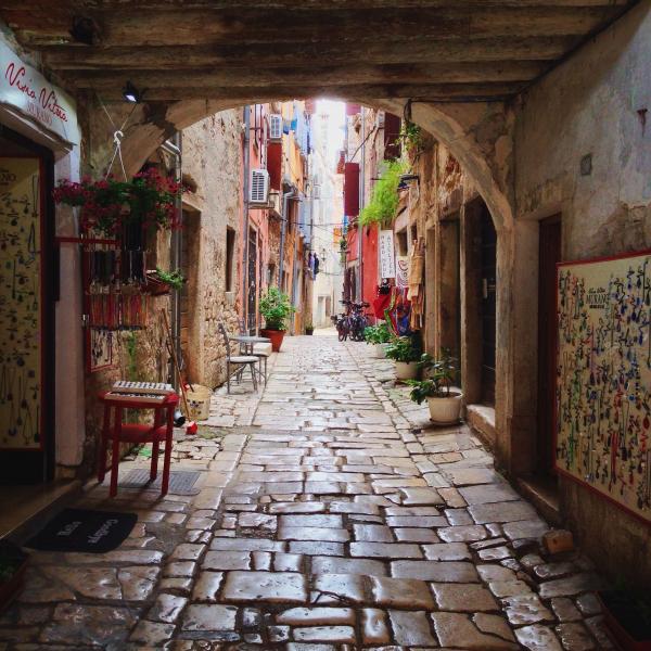 Walkway Street
