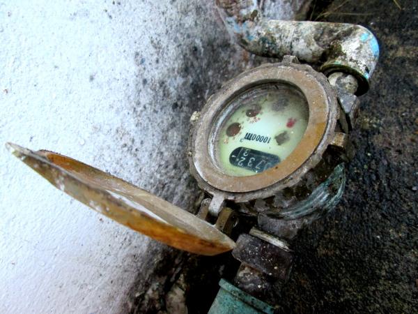 Water pipe and meter