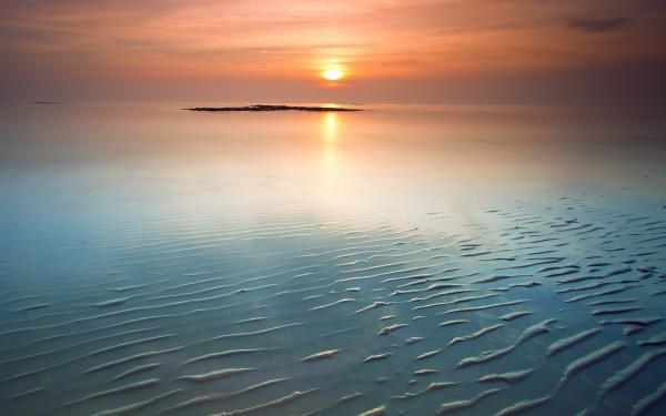 Water Sun Background